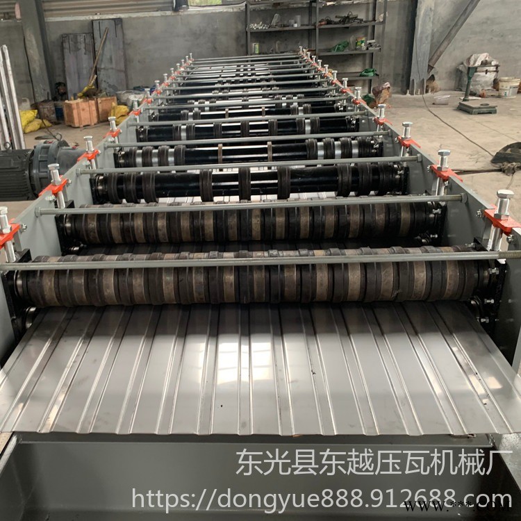 數(shù)控鋁板成型設備 東越壓瓦機 地暖管鋁板壓瓦機 鋁板壓瓦機設備