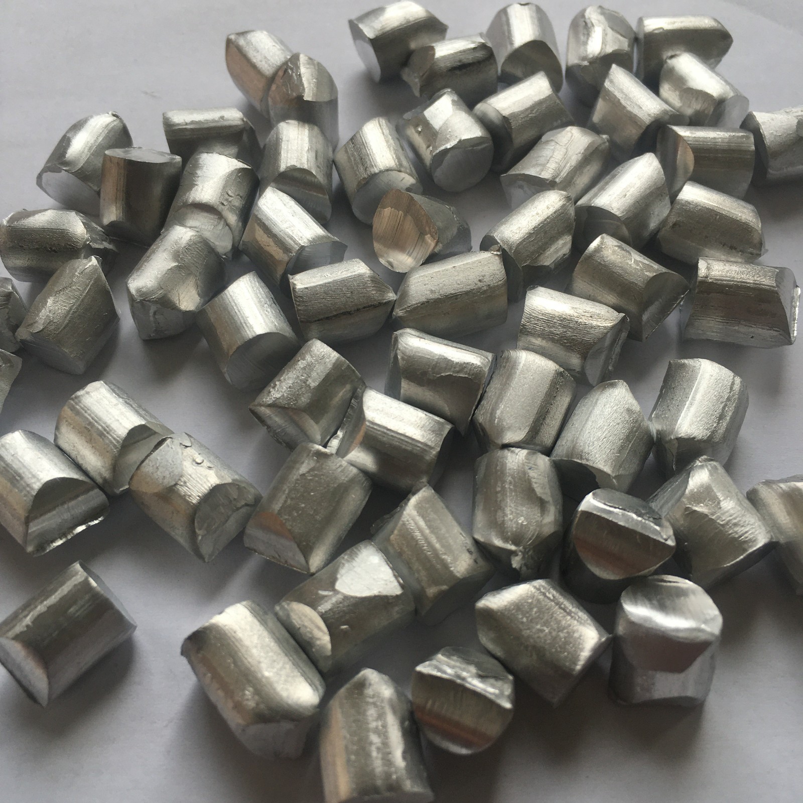 廠家供應(yīng) 1060鋁粒 直徑9.5-12mm 含量99.6%